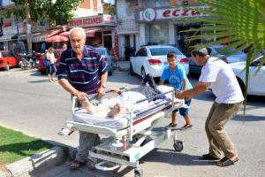 Bulvarda sedye ile hasta nakli