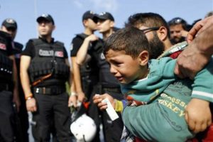 Avrupa'ya gitmek isteyen Suriyeliler TEM'de durduruldu