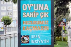 'Oy'una sahip &ccedil;ık, huzurumuz ka&ccedil;masın' afişi