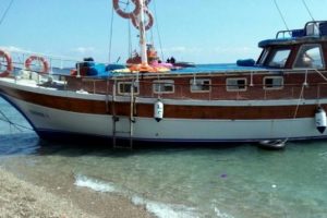 Marmaris'ten tekne satın alan 135 umut yolcusu Rodos'a &ccedil;ıktı