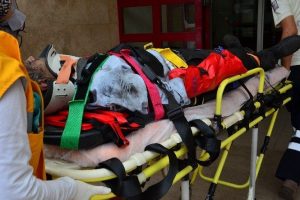 G&uuml;venlik g&ouml;revlisi 7 metreden k&ouml;m&uuml;r kuyusuna d&uuml;şt&uuml;