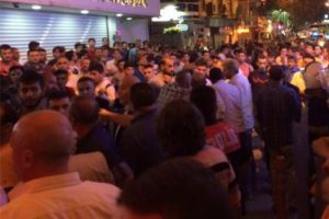 K&uuml;f&uuml;r iddiasıyla başlayan kavga il&ccedil;eyi sokağa d&ouml;kt&uuml;