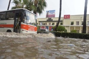 "Vizyonsuz y&ouml;neticiler Adana'yı mahvetti"