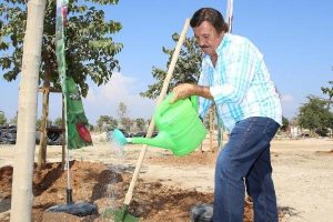 Selami Şahin Expo'ya ağa&ccedil; dikti, şarkı s&ouml;yledi