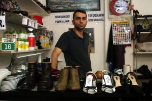 Bursa'da şehit ve gazi ailelerine &uuml;cretsiz ayakkabı tamiri
