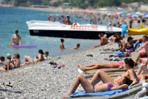İstanbul'dan Antalya'ya 300 bin bayram turisti