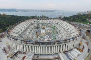 Vodafone Arena'da &ccedil;atı iskeleti tamamlandı