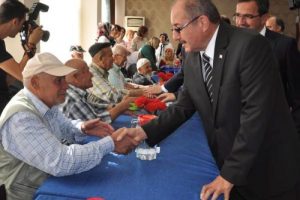 Denizli protokol&uuml;nden &ccedil;ocuk ve yaşlılara bayram ziyareti