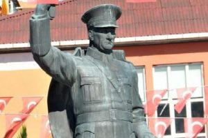 'Atat&uuml;rk veya Atat&uuml;rk b&uuml;st&uuml; ile AK Parti'nin hi&ccedil;bir sorunu yoktur'