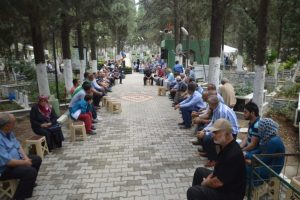 Bursa Orhangazi'de mezarlıklar &ccedil;i&ccedil;ek bah&ccedil;esine d&ouml;nd&uuml;...