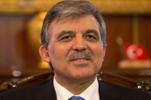 Abdullah G&uuml;l: Hepimizin b&uuml;y&uuml;k bir &ouml;zveri i&ccedil;inde olması gerekiyor