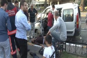 K&ouml;peğe &ccedil;arpmamak i&ccedil;in takla attı