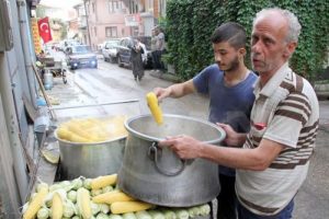 Bursalı esnafın bayram mesaisi...