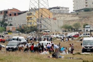 Y&uuml;ksek gerillim hattı altında kurban kesimi