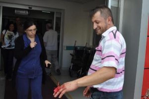 Acemi kasaplar hastanelik oldu