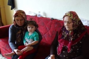 Ka&ccedil;ırılan iş&ccedil;ilerin aileleri bayrama buruk girdi
