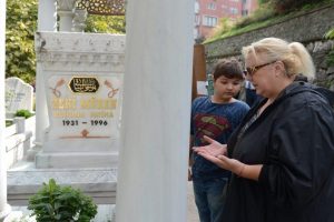 Zeki M&uuml;ren, Bursa'da kabri başında anıldı
