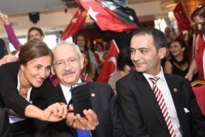Kılı&ccedil;daroğlu, Br&uuml;ksel'de yaşayan T&uuml;rk vatandaşlarıyla buluştu