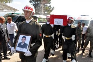 Şehit Uzman &Ccedil;avuş Mehmet Ali Sarak toprağa verildi