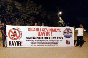'Silahlı kutlamaya hayır' pankartına uydular