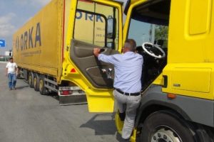 Bayramı yollarda ge&ccedil;iriyorlar