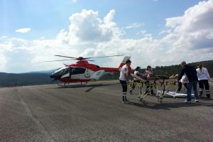 Bursa'da eşinin elindeki satır ayağına d&uuml;şt&uuml;