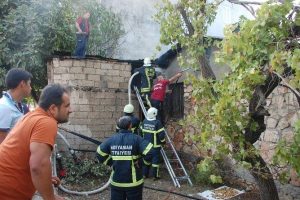 Bayramda yaşlı kadının evi yandı