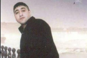 İşkence g&ouml;rd&uuml;ğ&uuml; &ouml;ne s&uuml;r&uuml;len mahkum &ouml;ld&uuml;