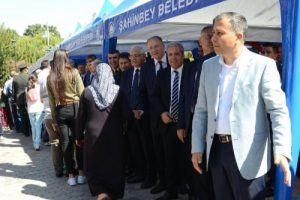 Gaziantep'te protokol &uuml;yeleri halkla bayramlaştı