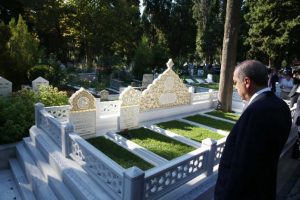 Cumhurbaşkanı Erdoğan'dan kabir ziyareti