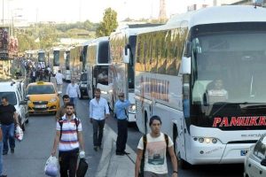 İstanbul otogarında bayram d&ouml;n&uuml;ş&uuml; &ccedil;ilesi