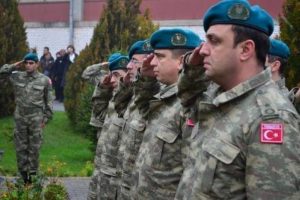 Kosova'daki Mehmet&ccedil;ik vatandaşlarla bayramlaştı