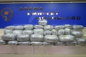 Kargo kamyonunda esrar ele ge&ccedil;irildi