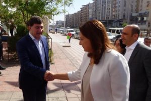 Diyarbakır'da HDP'den AK Parti'ye ziyaret