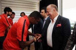 Başkandan Eto'o'ya bayram har&ccedil;lığı