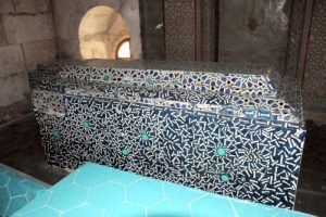 Restore edilen t&uuml;rbe tartışmaya yol a&ccedil;tı