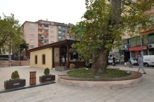 Bursa B&uuml;y&uuml;kşehir Belediye Başkanı Altepe &Ccedil;ukur Mescit'i ziyaret etti