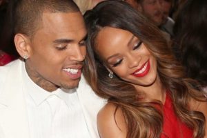 Rihanna'yı d&ouml;ven Chris Brown'a Avustralya'dan vize yok