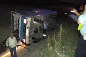 Tarım iş&ccedil;ilerini taşıyan midib&uuml;s kanala u&ccedil;tu: 9 yaralı