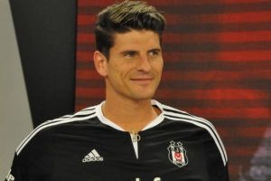 Beşiktaşlı futbolcu Mario Gomez: "&Ccedil;ok yıpratıcı bir ma&ccedil; oynadık"