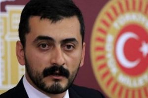 Davutoğlu'na şok 'T&uuml;rk bayrağı' sorusu