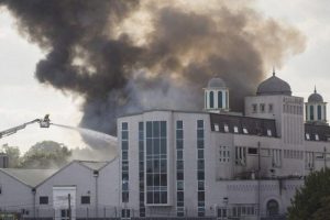 Londra'daki cami yangınında g&ouml;zaltı