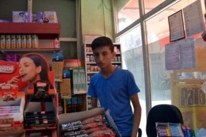 K&uuml;&ccedil;&uuml;k &ccedil;ocuk &ouml;l&uuml;mden kıl payı kurtuldu