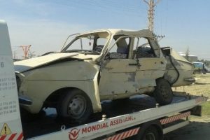 TIR otomobile &ccedil;arptı: 2 &ouml;l&uuml;