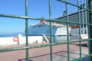 Barış Gemisi Kuşadası'nda