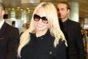 Pamela Anderson'a trafik cezası...