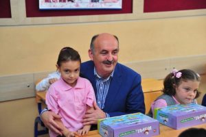 Sağlık Bakanı Bursa'da a&ccedil;ıkladı: 'O i&ccedil;ecek ve yiyecekler kantinlerde yasaklanacak'