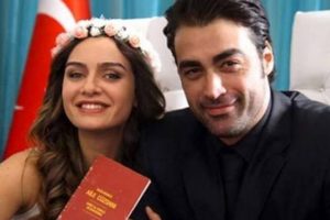 Eşiyle gittiği tatilden yalnız d&ouml;nd&uuml;...