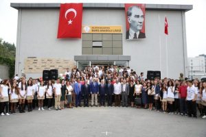 Bozbey: Bu okuldan barış sesleri y&uuml;kselsin