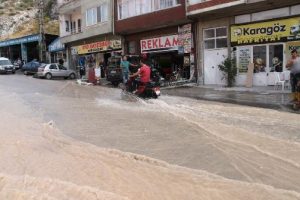 İ&ccedil;me suyu ana borusu patladı